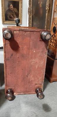 Lot 308 - Early 18th Century oyster laburnum chest of drawers