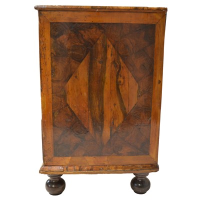 Lot 308 - Early 18th Century oyster laburnum chest of drawers