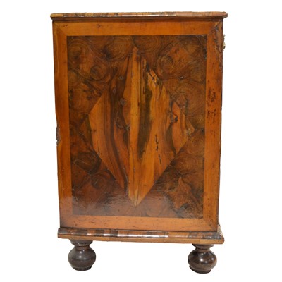 Lot 308 - Early 18th Century oyster laburnum chest of drawers