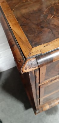 Lot 308 - Early 18th Century oyster laburnum chest of drawers