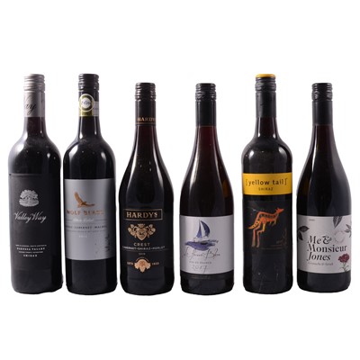 Lot 31 - Twelve bottles of assorted table wines - red