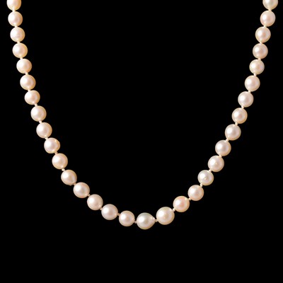 Lot 314 - A cultured pearl necklace.