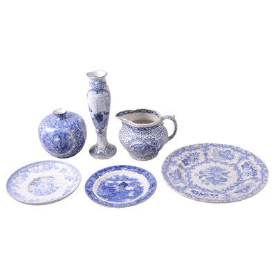 Lot 159 - Collection of blue and white transferwares