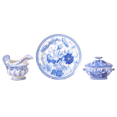 Lot 146 - Three items of blue and white transferware