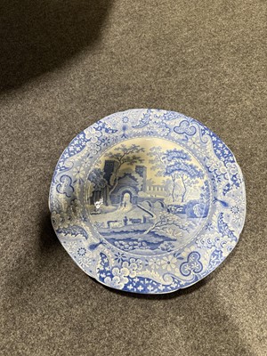 Lot 46 - Eight items of blue and white transferware