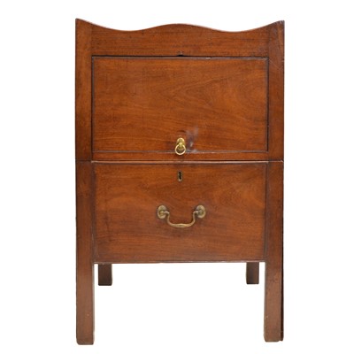 Lot 476 - George III mahogany night table