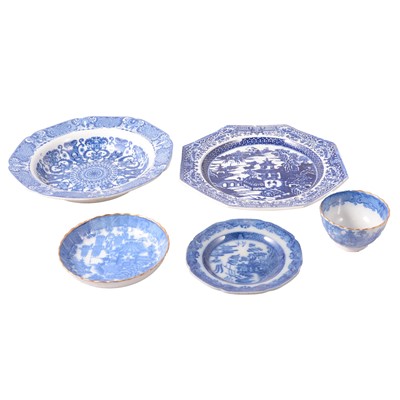 Lot 152 - Five items of early blue and white transferware