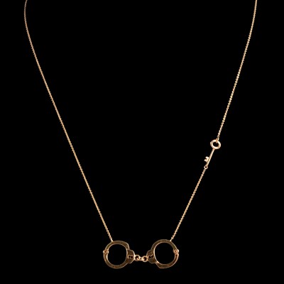 Lot 280 - Le Dragon d'Or - a 750 handcuff necklace from the Bound collection.