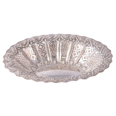 Lot 311 - Edwardian silver sweetmeat bowl