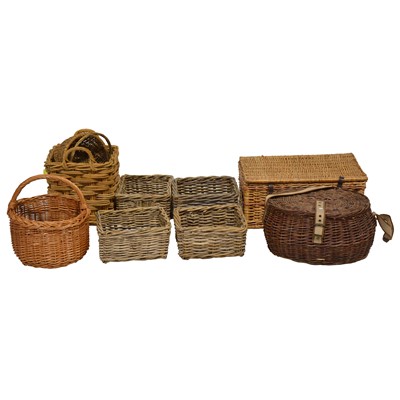 Lot 125 - Quantity of assorted wicker ware