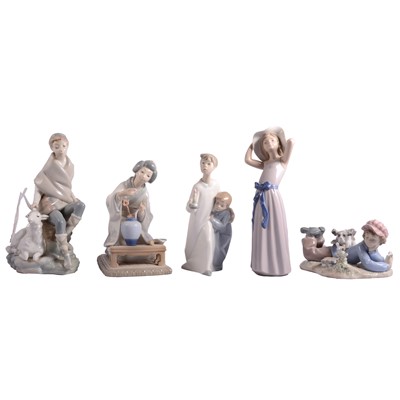 Lot 40 - Seven Lladro porcelain fugures