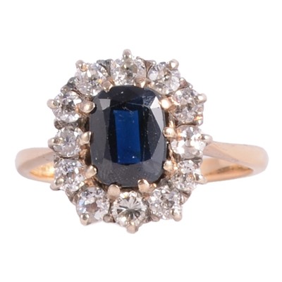 Lot 31 - A sapphire and diamond cluster ring.