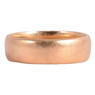Lot 251 - An 18 carat yellow gold wedding band