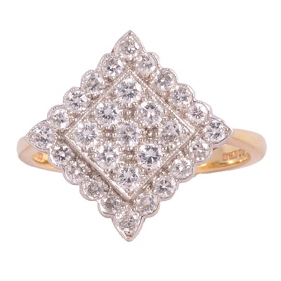 Lot 91 - A diamond cluster ring.