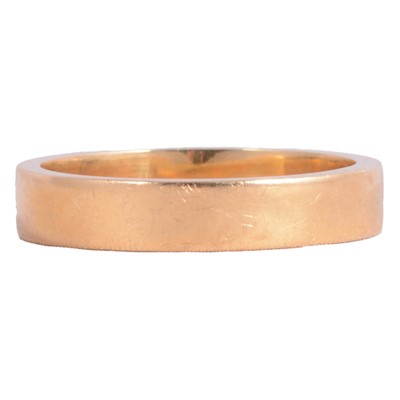 Lot 137 - A yellow metal ring marked 750.