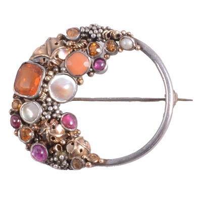 Lot 229 - Attributed to Sibyl Dunlop - a multi gemstone gemstone brooch.