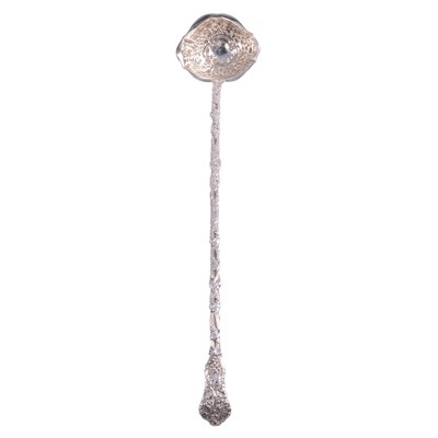 Lot 101 - William IV silver toddy ladle