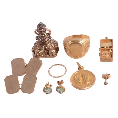 Lot 149A - A collection of gold and yellow metal jewellery.