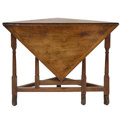 Lot 513 - Joined oak corner table