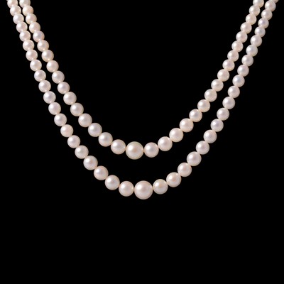 Lot 318 - A two row cultured pearl necklace.