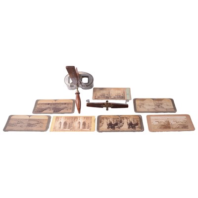 Lot 150 - Underwood & Underwood stereoscope viewer and a small quantity of cards.