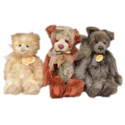 Lot 281 - Box of modern teddy bears, various, including Charlie Bear