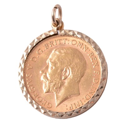 Lot 274 - A Gold Half Sovereign Coin pendant.