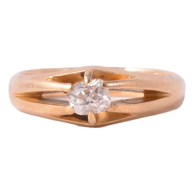 Lot 140 - A diamond solitaire ring.