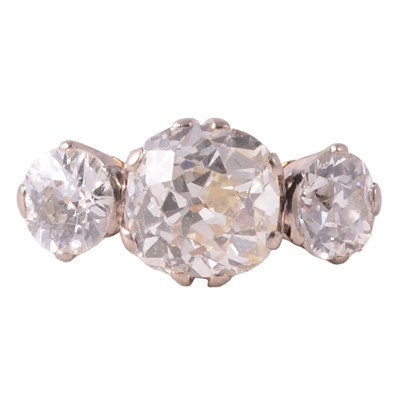 Lot 71 - A diamond three stone ring.