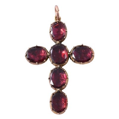 Lot 246 - A Georgian almandine garnet cross.