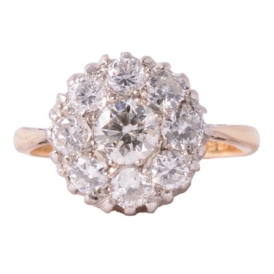 Lot 87 - A diamond cluster ring.
