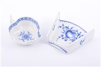Lot 7 - First Period Worcester porcelain blue and...