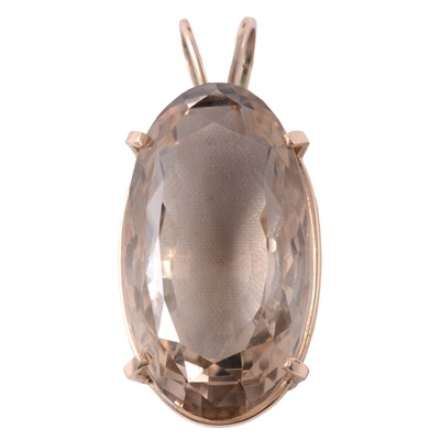 Lot 255 - A smoky quartz pendant.