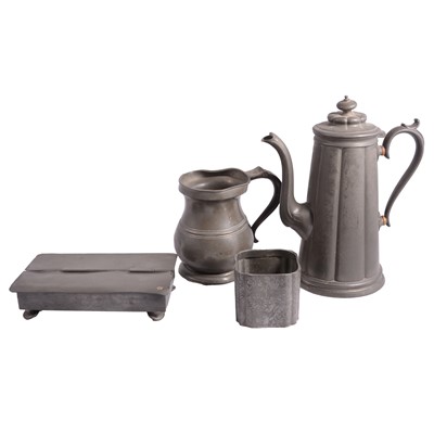 Lot 147 - Box of pewter ware