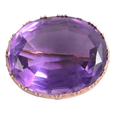 Lot 209 - An amethyst brooch.