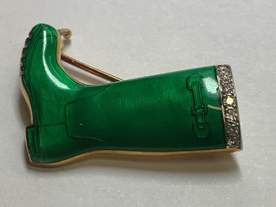 Lot 211 - Alabaster & Wilson - a 9 carat yellow gold and green enamel Wellington boot brooch.