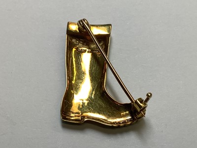 Lot 211 - Alabaster & Wilson - a 9 carat yellow gold and green enamel Wellington boot brooch.