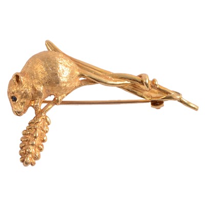 Lot 208 - An 18 carat yellow gold ear of corn and mouse brooch.