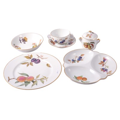 Lot 72 - Royal Worcester Eversham pattern dinner service
