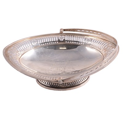 Lot 224 - Silver presentation bread basket, Martin Hall & Co Ltd, Sheffield 1923.