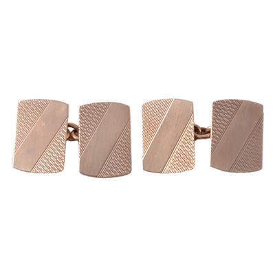 Lot 341 - A pair of 9 carat yellow gold chain link cufflinks.