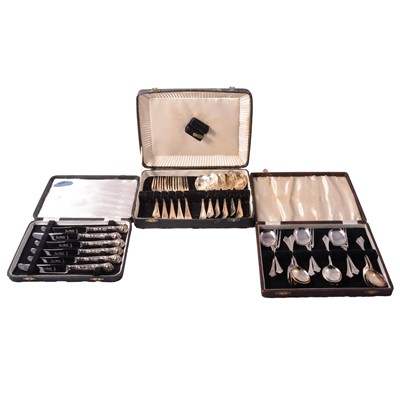 Lot 105 - Collection of cutlery