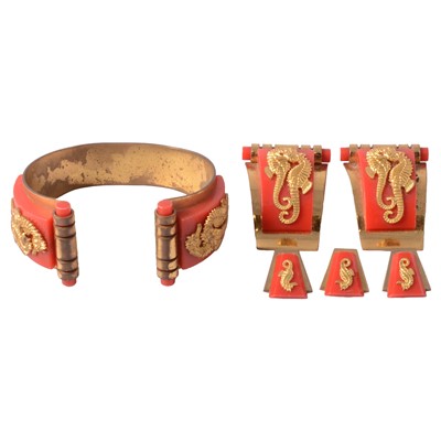 Lot 530 - 1930s Art Deco Hippocampe set of jewellery retailed by JHP of Paris.