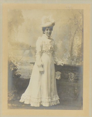 Lot 274 - Quantity of pictures and photographic prints