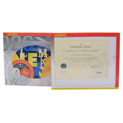 Lot 22 - Hornby OO gauge model railway train pack, R2372M