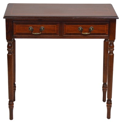 Lot 492 - Reproduction mahogany side table