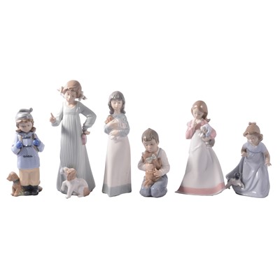 Lot 23 - Thirteen Nao figurines