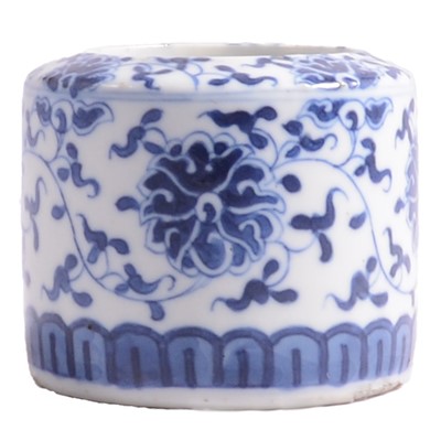 Lot 4 - Chinese porcelain blue and white cylindrical jar