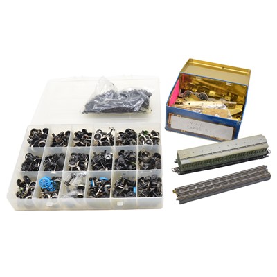 Lot 126 - Quantity of model railway parts