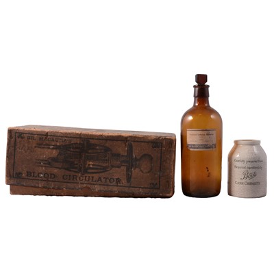 Lot 124 - A small collection of vintage medical equipment